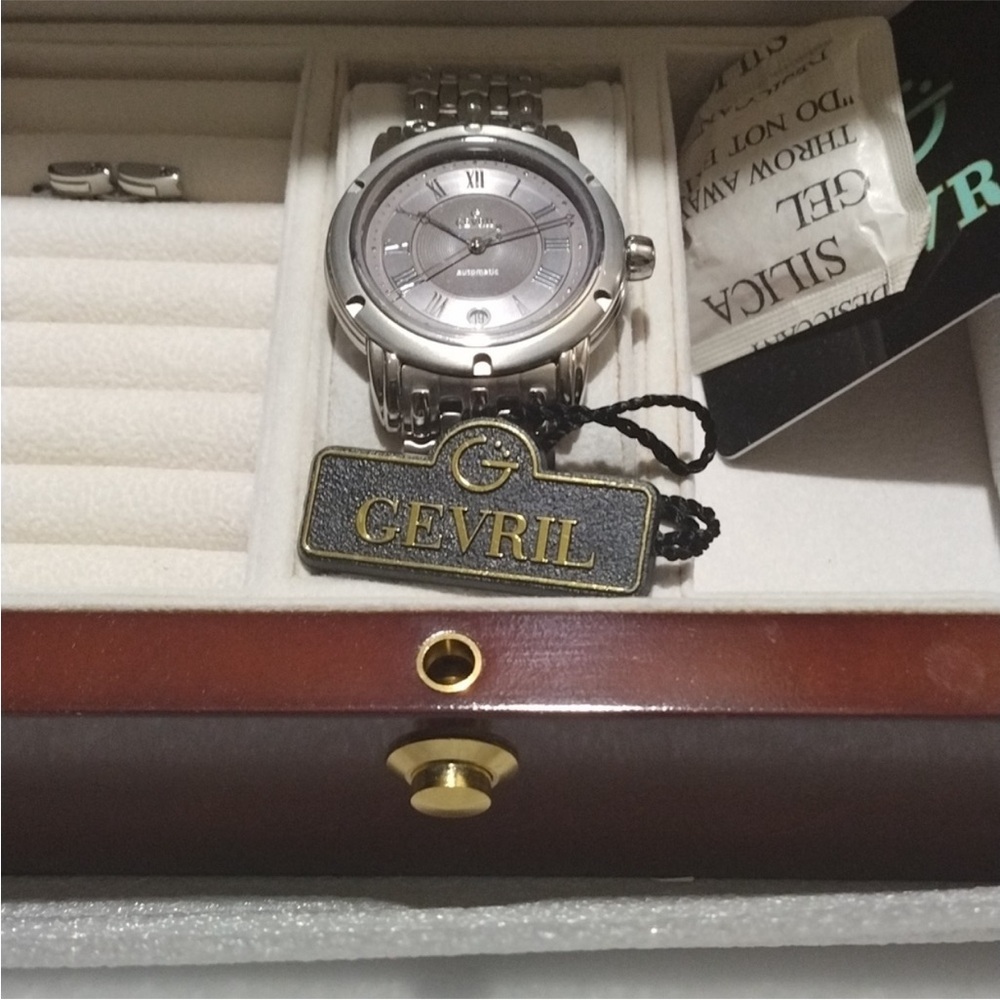 GEVRIL Watch with Silver Stainless Steel Bracelet - Picture 2 of 4